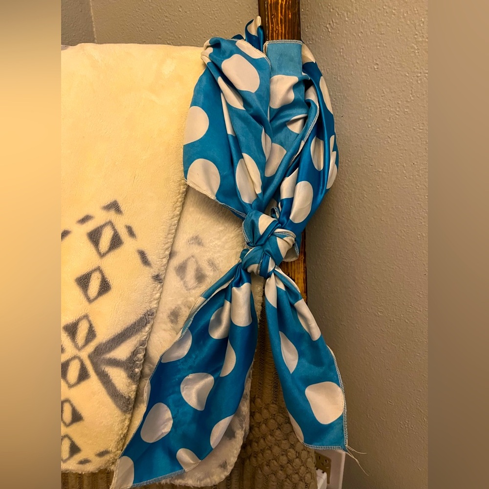 Polka dot neck scarf